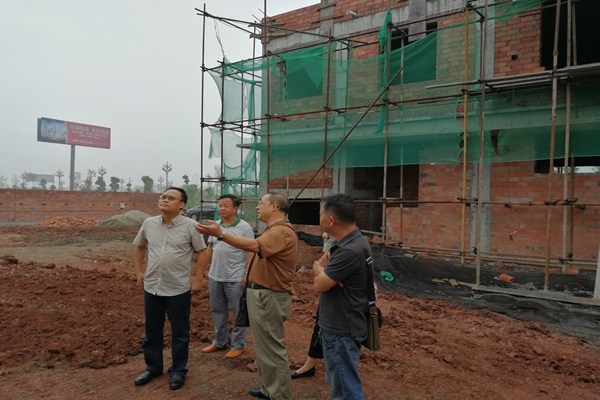 中路公司董事长黄洪舟带队08.jpg